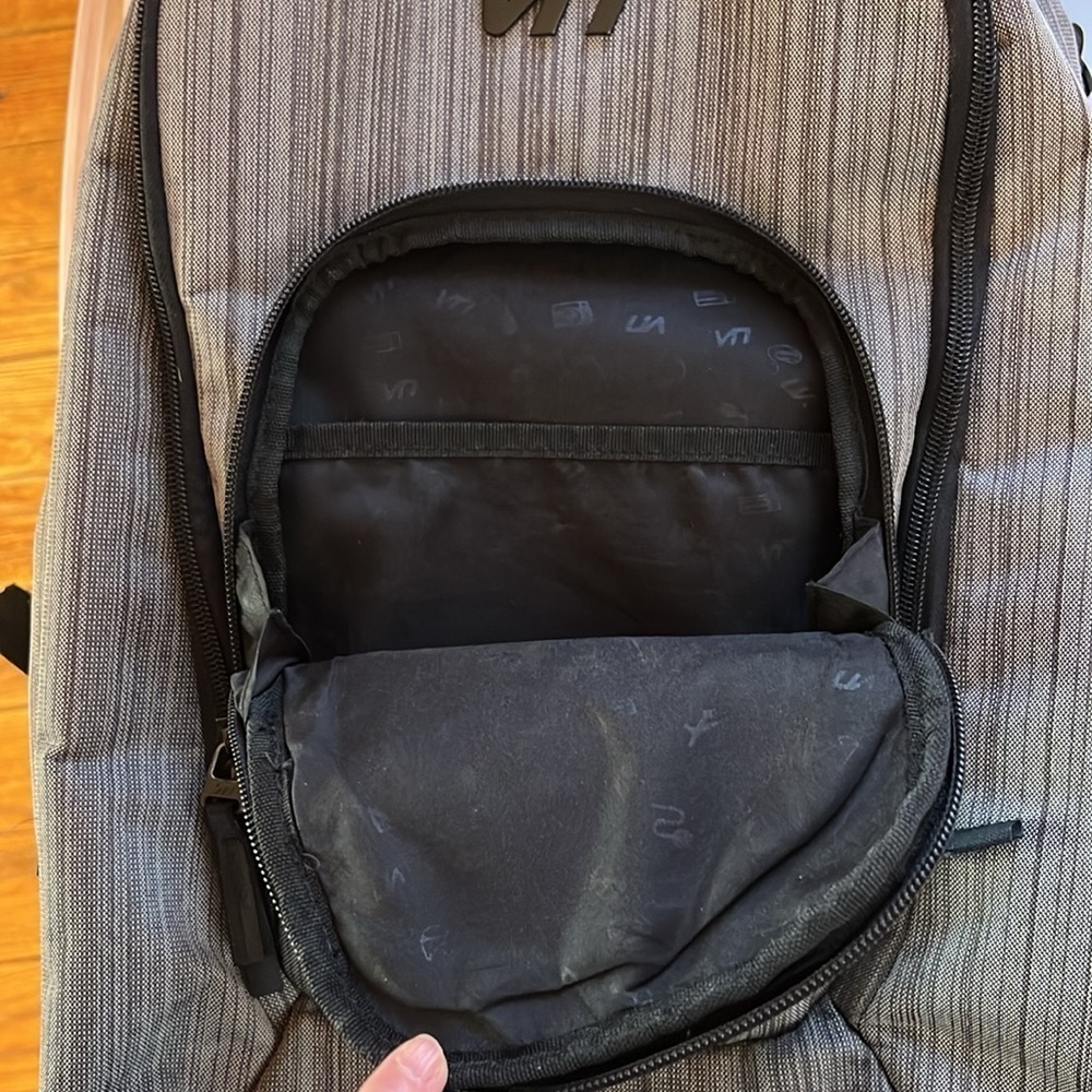 Veevan Backpack - Picture 5 of 8
